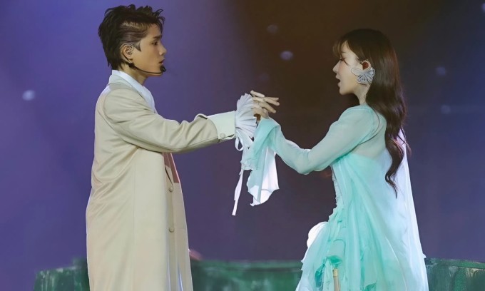 Bích Phương - Tăng Duy Tân diễn tình tứ tại livestage 2.