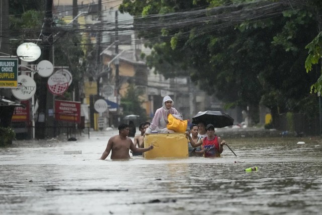 Người dân cần nắm rõ các kỹ năng an toàn ứng phó với bão và lũ lụt.