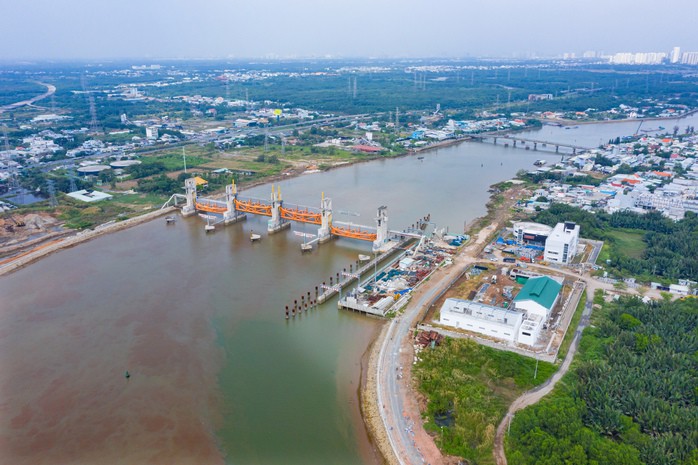 Dự án ngăn triều trị giá gần 10.000 tỉ đồng được gỡ vướng, người dân kỳ vọng sớm hoàn thành, phát huy hiệu quả chống ngập.