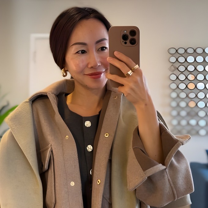 May Mirror giữ làn da căng bóng, mịn màng ở tuổi 49. Ảnh: May Mirror