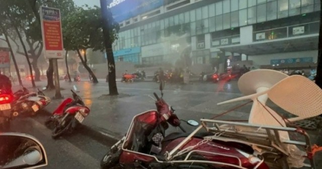 Vùng mây lớn do hoàn lưu bão số 3 đang tiến thẳ...