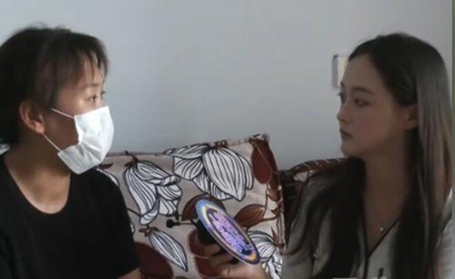 Mừng rỡ vì yêu được đại gia, người phụ nữ điếng người khi gặp con trai riêng của anh - 2