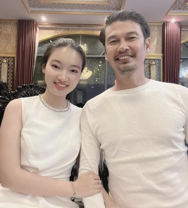 Sau khi kết hôn, Tiết Cương chọn cuộc sống kín tiếng.