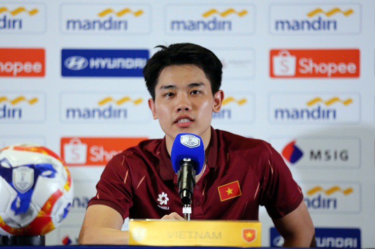 Họp báo U23 Việt Nam - U23 Campuchia: Thầy Kim có ngại cầu thủ nhập tịch của Philippines? - 2