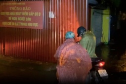 Hà Nội di dân khỏi chung cư nguy hiểm