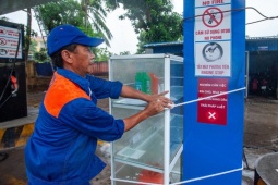 Chủ nhà hàng ở Đồ Sơn lập tường gỗ, dùng bao cát dựng 'lô cốt' chống bão số 3