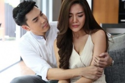 Chồng bị bắt tại tụ điểm  " đèn mờ " , vợ bàng hoàng khi đọc tin tức