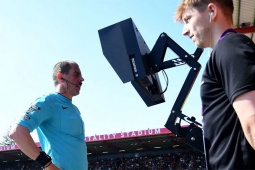 Tin mới nhất bóng đá tối 22/7: UEFA phản đối dự thảo sửa đổi liên quan đến VAR