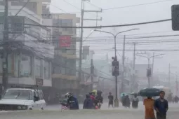 Bão Wipha vùi dập du lịch châu Á