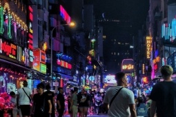 Báo Mỹ so sánh trải nghiệm du lịch Hà Nội và TP HCM