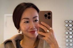 Beauty blogger 49 tuổi giữ da không nếp nhăn nhờ 5 phút bấm huyệt mỗi ngày