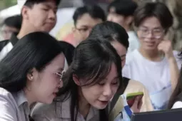 Thí sinh lúng túng đăng kí nguyện vọng xét tuyển đại học