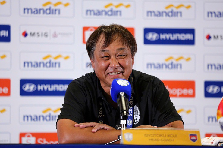 Họp báo U23 Việt Nam - U23 Campuchia: Thầy Kim có ngại cầu thủ nhập tịch của Philippines? - 1