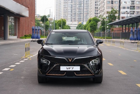 Giá xe điện VinFast VF 7 mới nhất tháng 7/2025