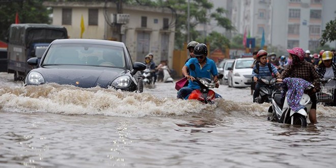 Những kỹ năng ứng phó khi chạy xe trong mưa bão - 2