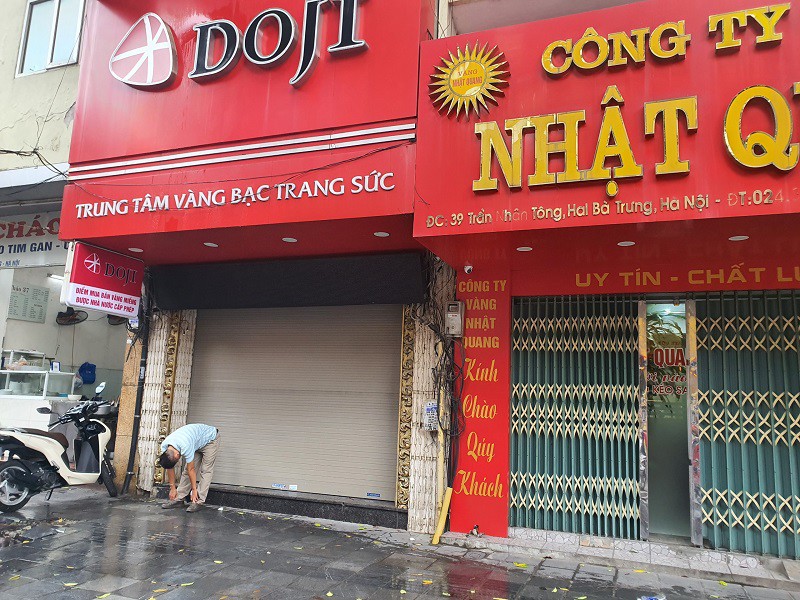 Cửa hàng Doji cũng trong tình trạng "cửa đóng then cài".