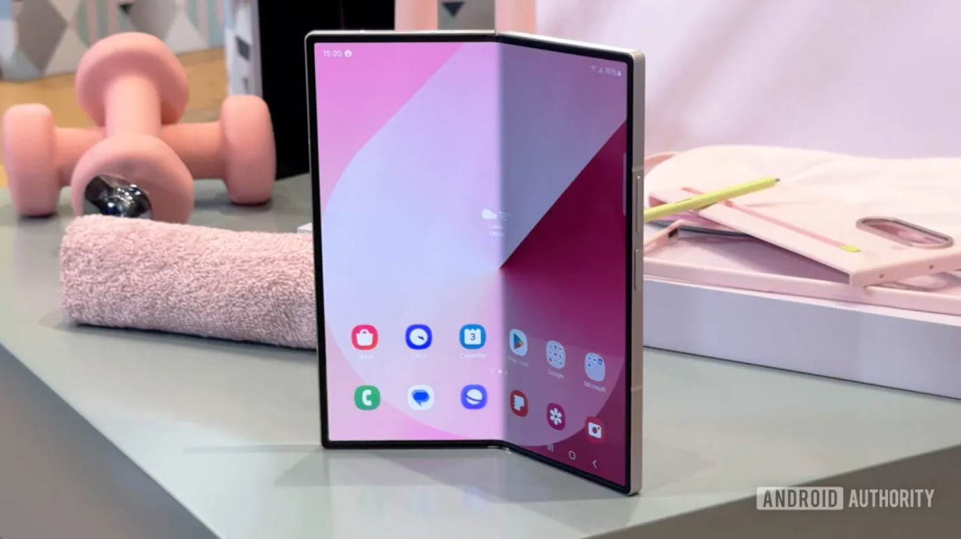Samsung Galaxy Z Fold 6.