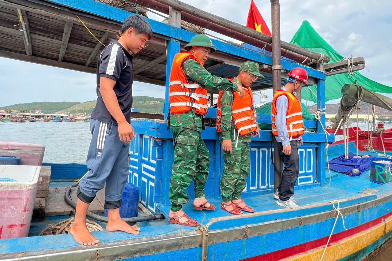 Quân đội duy trì 5 máy bay cùng hơn 8 nghìn phương tiện ứng trực bão số 3 - 1