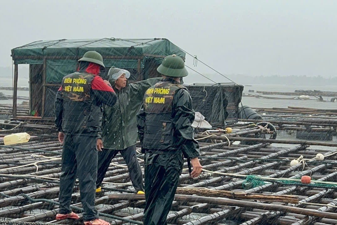 Quân đội duy trì 5 máy bay cùng hơn 8 nghìn phương tiện ứng trực bão số 3 - 2