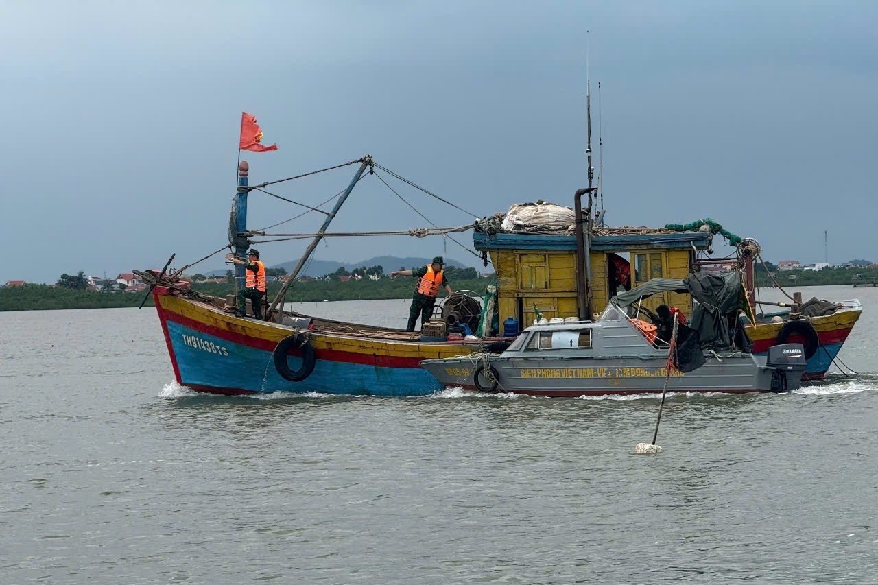 Quân đội duy trì 5 máy bay cùng hơn 8 nghìn phương tiện ứng trực bão số 3 - 3