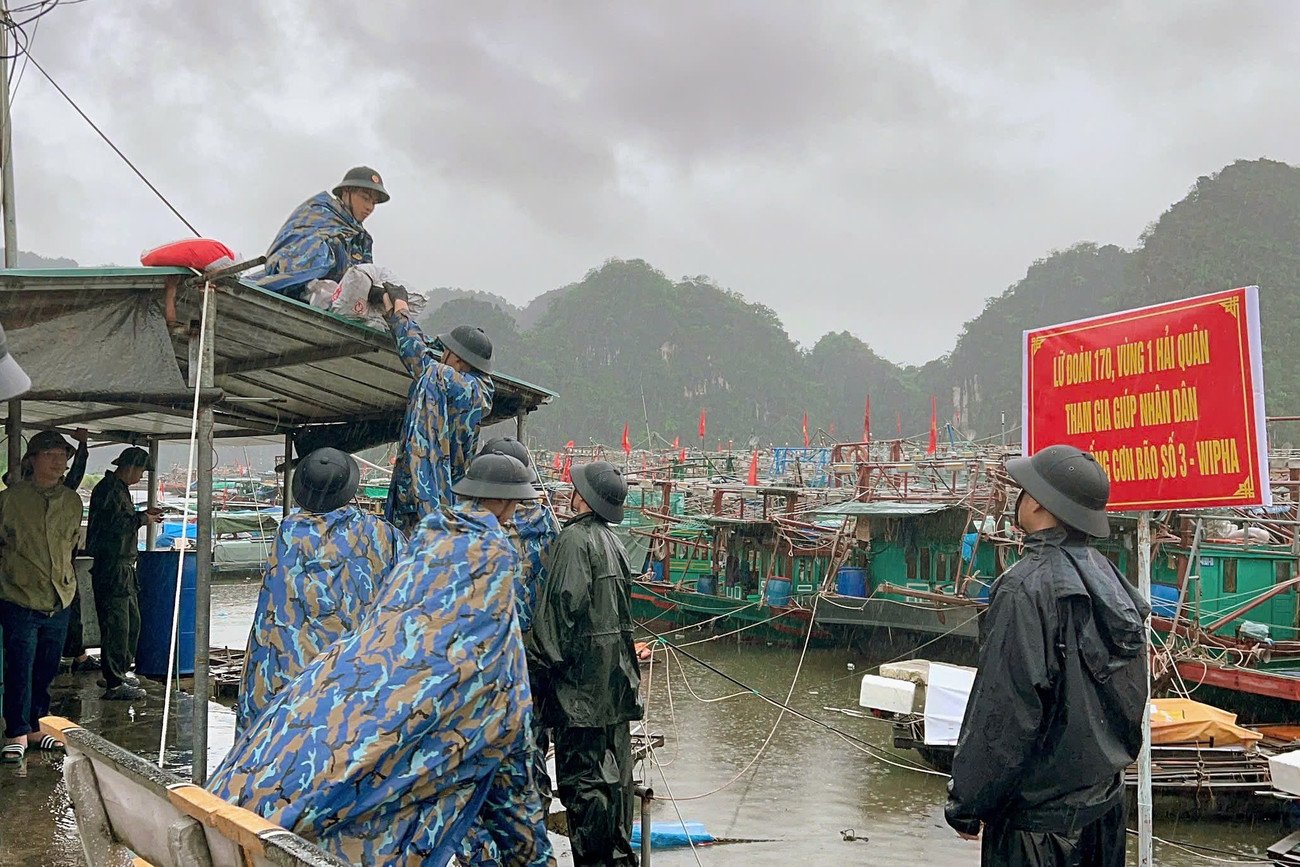 Quân đội duy trì 5 máy bay cùng hơn 8 nghìn phương tiện ứng trực bão số 3 - 6