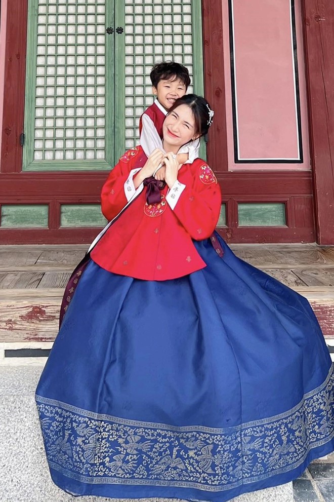 Con trai Hòa Minzy – "Soái ca" tương lai có gần 2 triệu người si mê, cực kỳ hiểu chuyện và tình cảm - 3