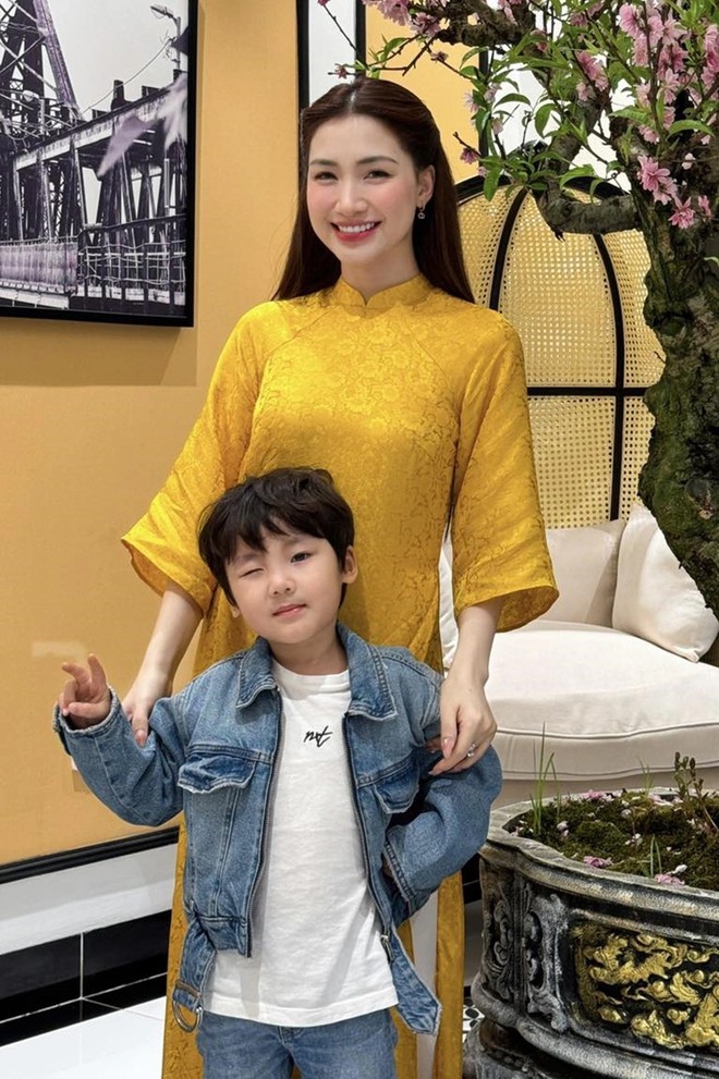 Con trai Hòa Minzy – "Soái ca" tương lai có gần 2 triệu người si mê, cực kỳ hiểu chuyện và tình cảm - 2