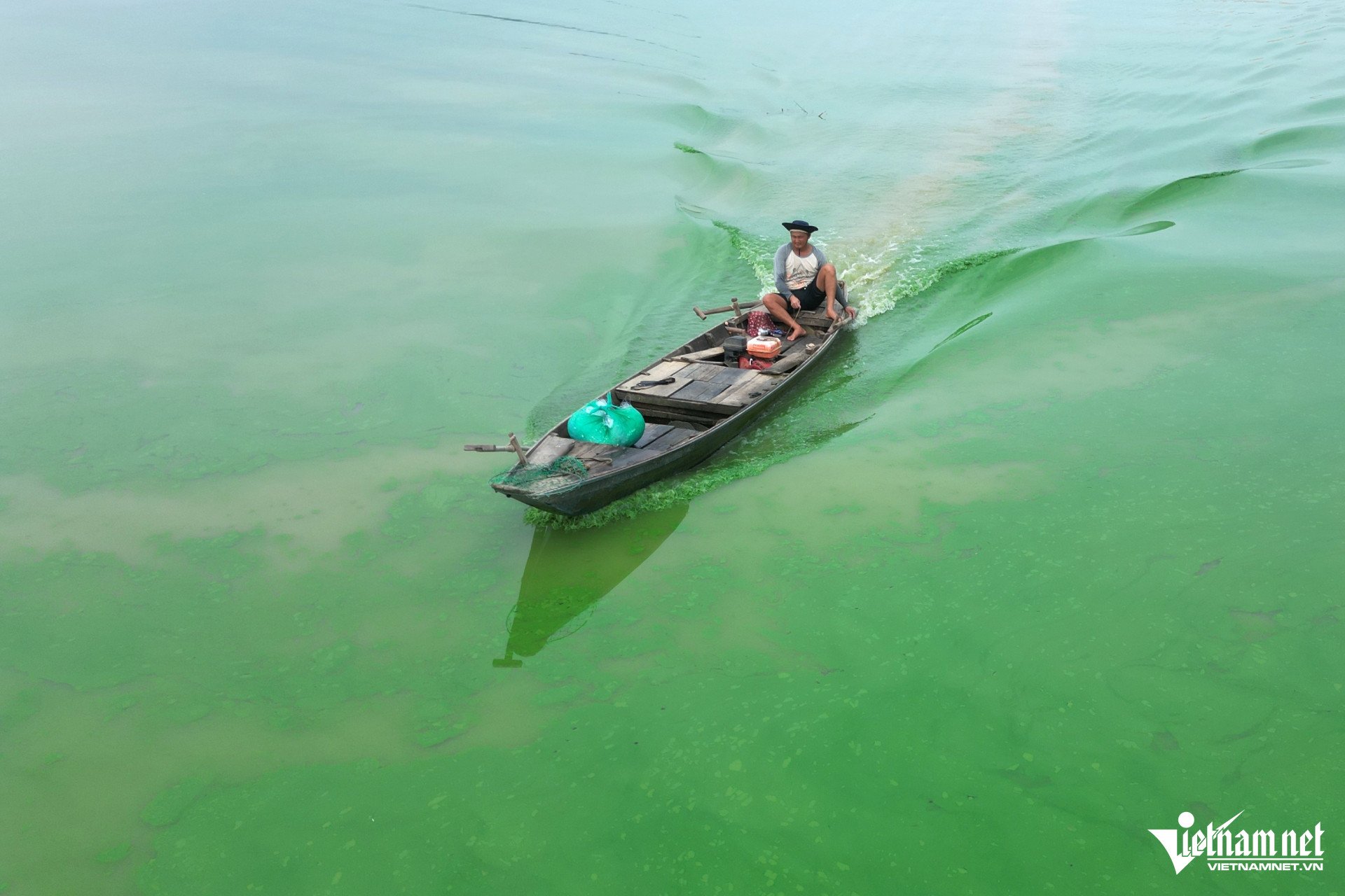 Nơi đây cũng là bến cá Phú Cường, nơi ngư dân đánh bắt thủy sản ở hồ Trị An
