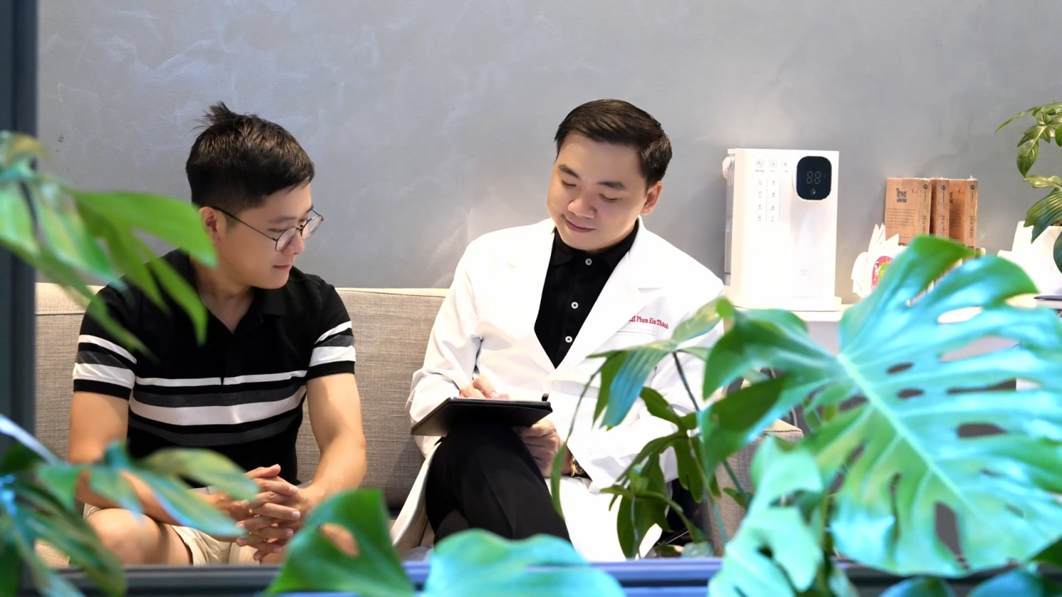 Bác sĩ Phạm Kim Thành và Cố vấn chiến lược Nguyễn Hoàng Hoài Nam