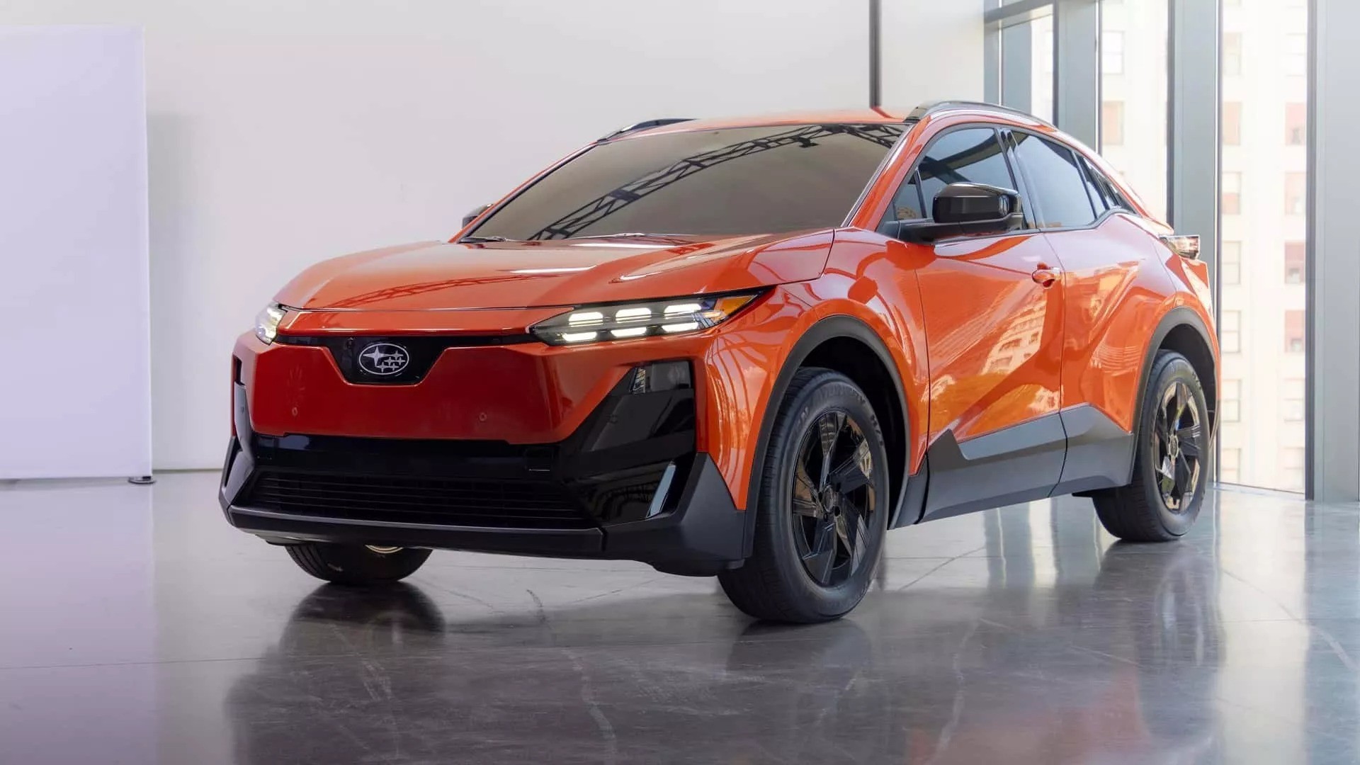 Cận cảnh mẫu xe điện hoàn toàn mới của hãng Subaru vừa ra mắt - 1