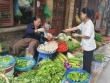 Trước giờ bão số 3 Wipha đổ bộ: Rau thịt đầy chợ tại Hà Nội vẫn ế khách mua