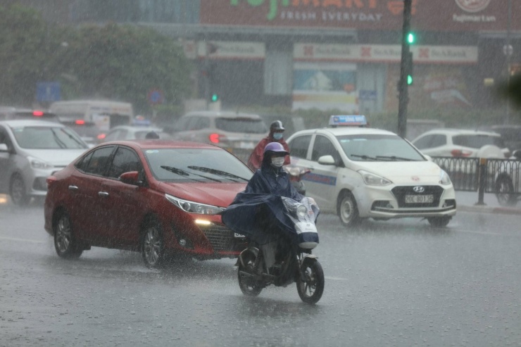 Miền Bắc có thể đón mưa lớn trong hai ngày 24-25/7.