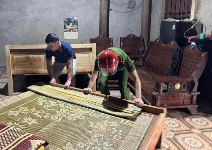 Người dân Nghệ An trắng đêm chạy lũ - 4