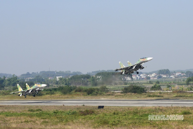 "Hổ mang chúa" Su-30MK2 sẵn sàng xuất kích.