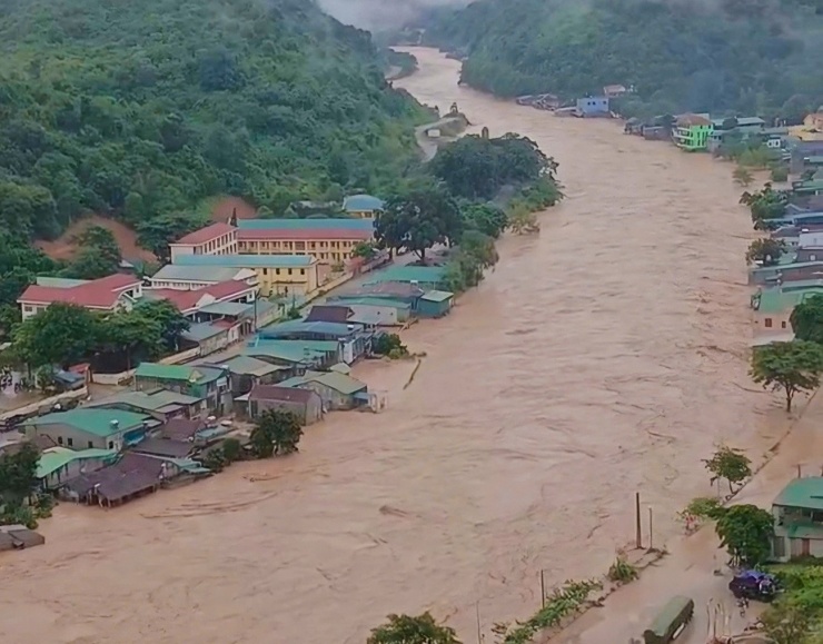 Những hình ảnh kinh hoàng trong trận lũ lịch sử ở miền Tây Nghệ An - 1