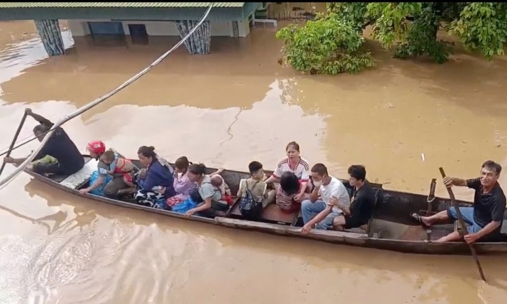 Những hình ảnh kinh hoàng trong trận lũ lịch sử ở miền Tây Nghệ An - 16