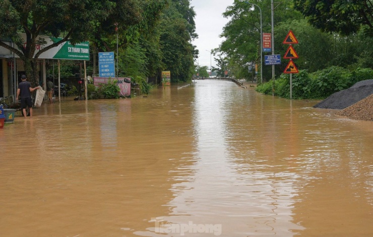 Những hình ảnh kinh hoàng trong trận lũ lịch sử ở miền Tây Nghệ An - 19