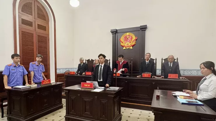 HĐXX tuyên án đối với bị cáo bị cáo Trịnh Hùng Mạnh. Đây là phiên xét xử rút kinh nghiệm của TAND TP.HCM được trực tuyến đến TAND các tỉnh Lâm Đồng, Tây Ninh, Đồng Nai, Đồng Tháp... Ảnh: SONG MAI