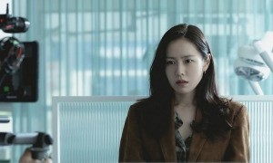 Son Ye Jin hé lộ hình ảnh trong phim đầu tiên đóng sau khi sinh con - 1