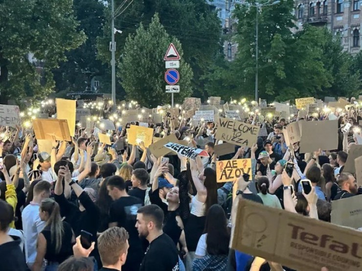 Biểu tình phản đối chính phủ nổ ra ở Kiev