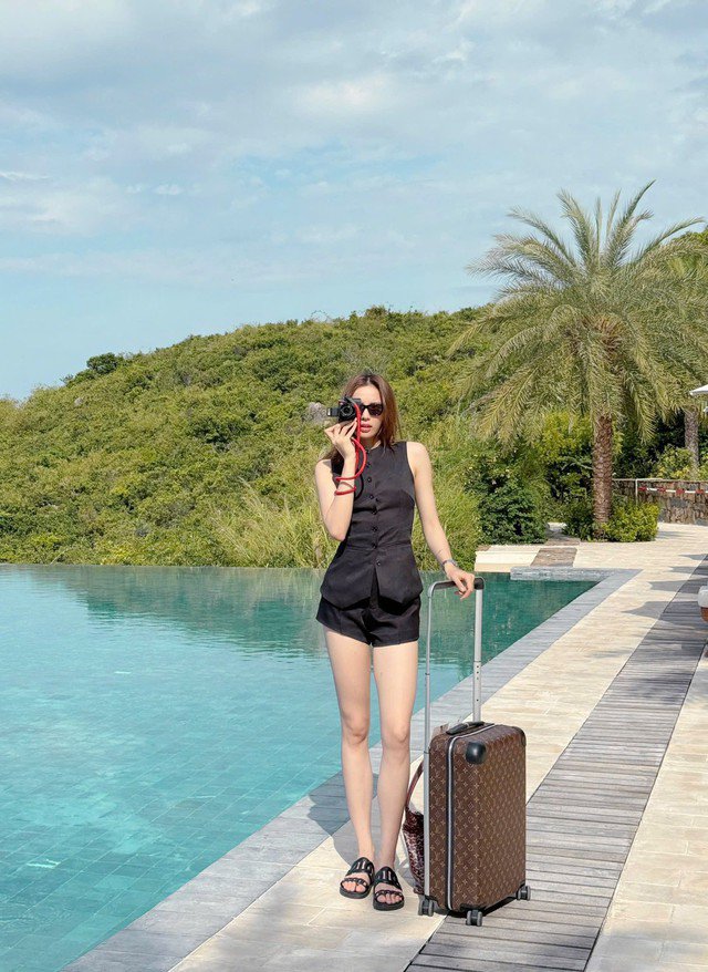 Nhờ kiên trì luyện tập, chế độ chăm sóc da chuyên sâu và tình yêu bản thân đúng nghĩa, Kỳ Duyên thời gian gần đây đã “lột xác” ngoạn mục cả về sắc vóc lẫn phong cách thời trang.