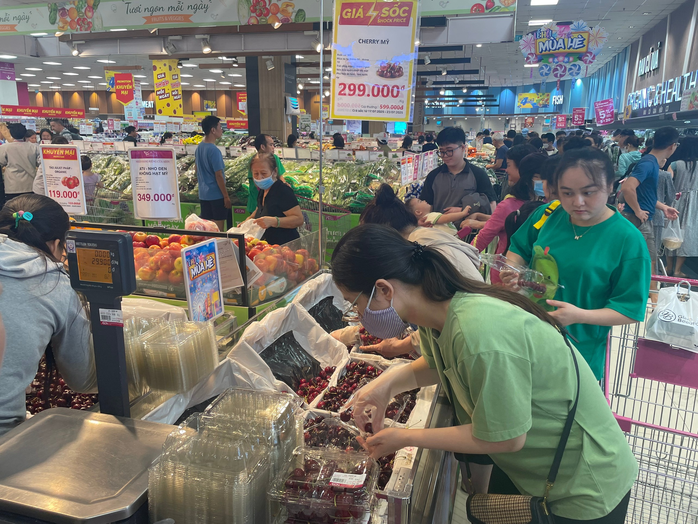 Giá cherry Mỹ bán tại TP HCM giảm chưa từng thấy - 1