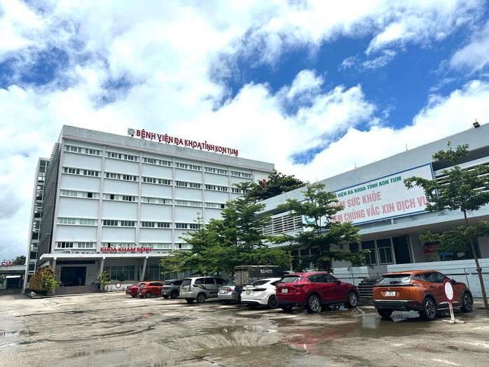 Bé gái 2 tuổi bị hóc hạt nhãn được các bác sĩ Bệnh viện Đa khoa tỉnh Quảng Ngãi 2 nỗ lực cứu chữa nhưng bất thành
