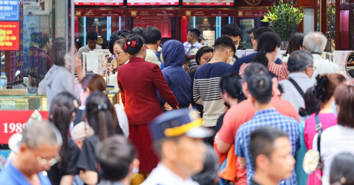 Giá vàng tăng vọt rồi lao dốc không phanh: “Tôi...