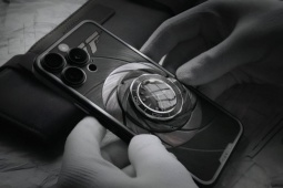Caviar ra mắt iPhone giới hạn có đồng hồ Omega Seamaster ở mặt lưng, giá 1,28 tỷ đồng