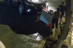Người đàn ông nghi say xỉn lái ô tô, đòi tông người giữa đêm ở Quảng Ngãi