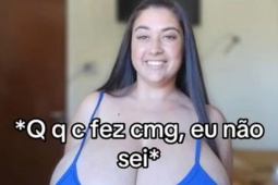 Cô gái vui mừng khi được giải thoát khỏi  ' bộ ngực khủng '  12 kg