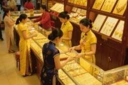 Người mua vàng có thể lo lắng trước loạt thông tin mới