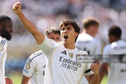 "Raul mới" từ chối 3 ông lớn Ngoại hạng Anh, được Real Madrid tưởng thưởng?