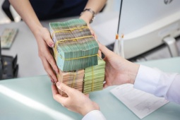 Kinh tế 24h: Chuyện lạ lùng trên thị trường lãi suất